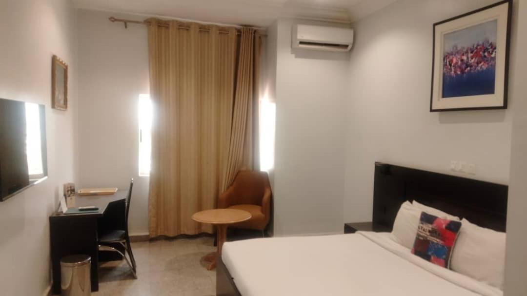 Jades Hotel Wupa Exterior photo