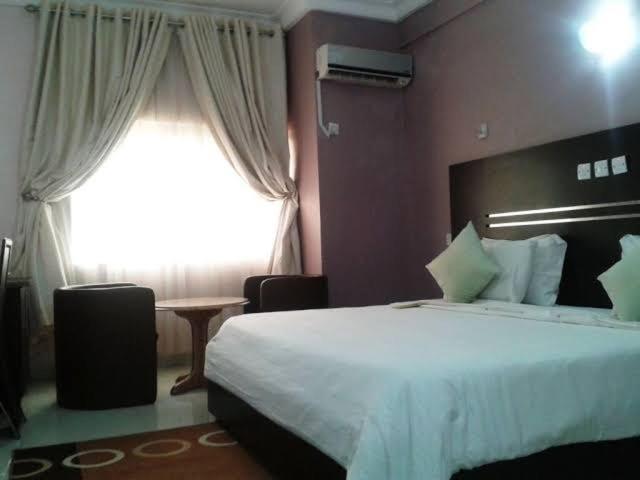 Jades Hotel Wupa Exterior photo