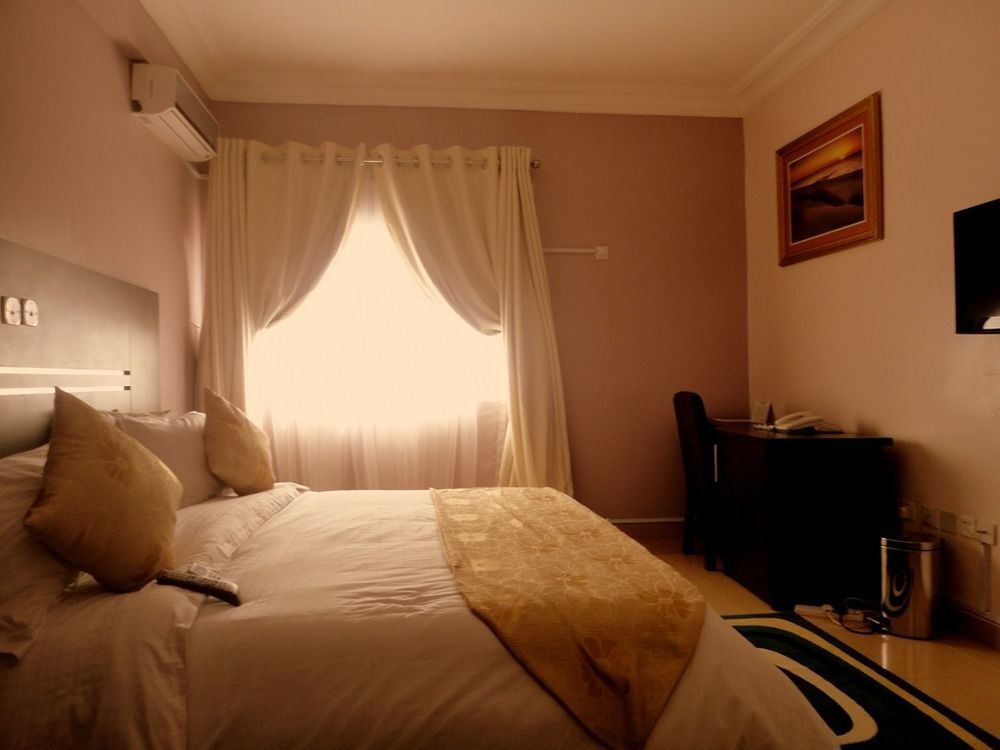 Jades Hotel Wupa Exterior photo