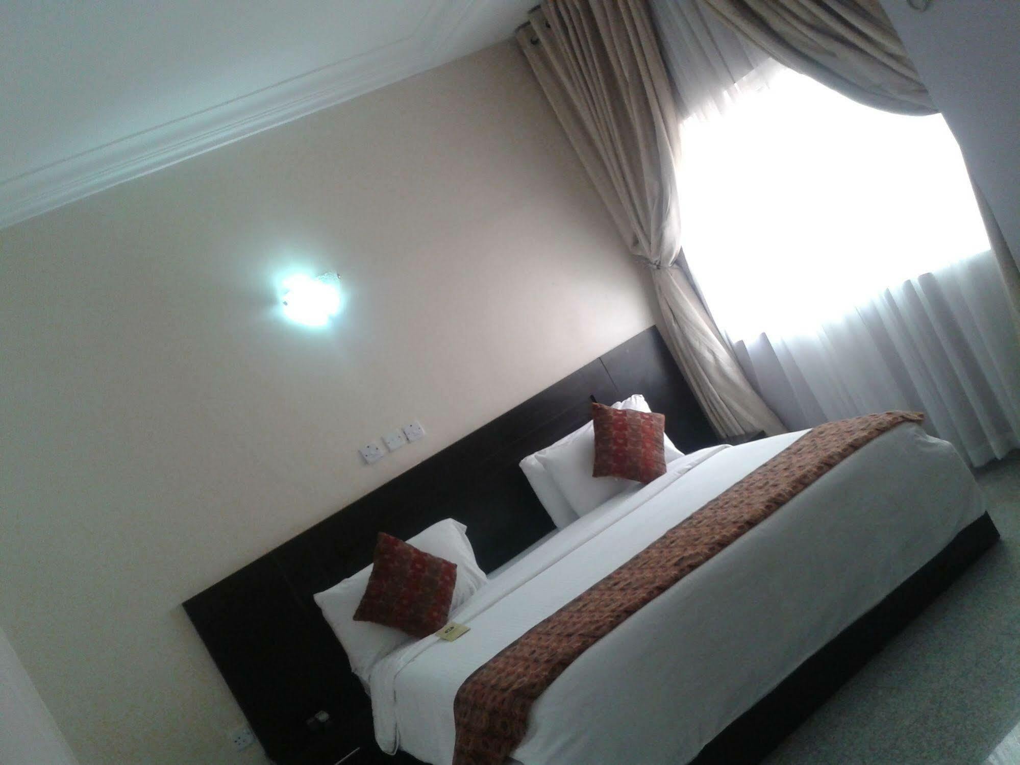 Jades Hotel Wupa Exterior photo