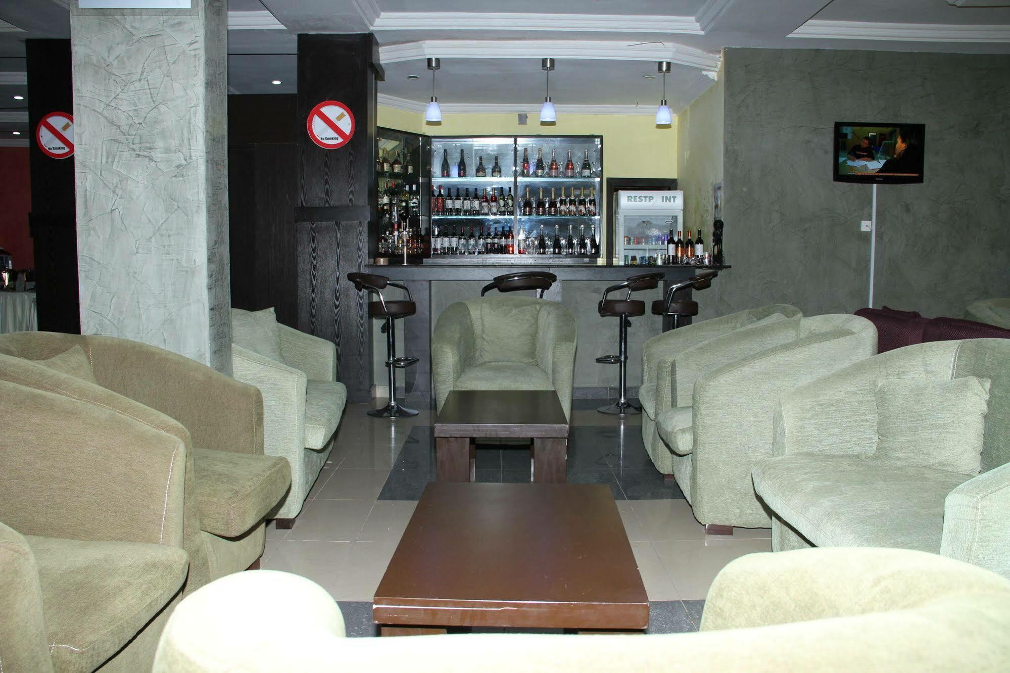 Jades Hotel Wupa Exterior photo